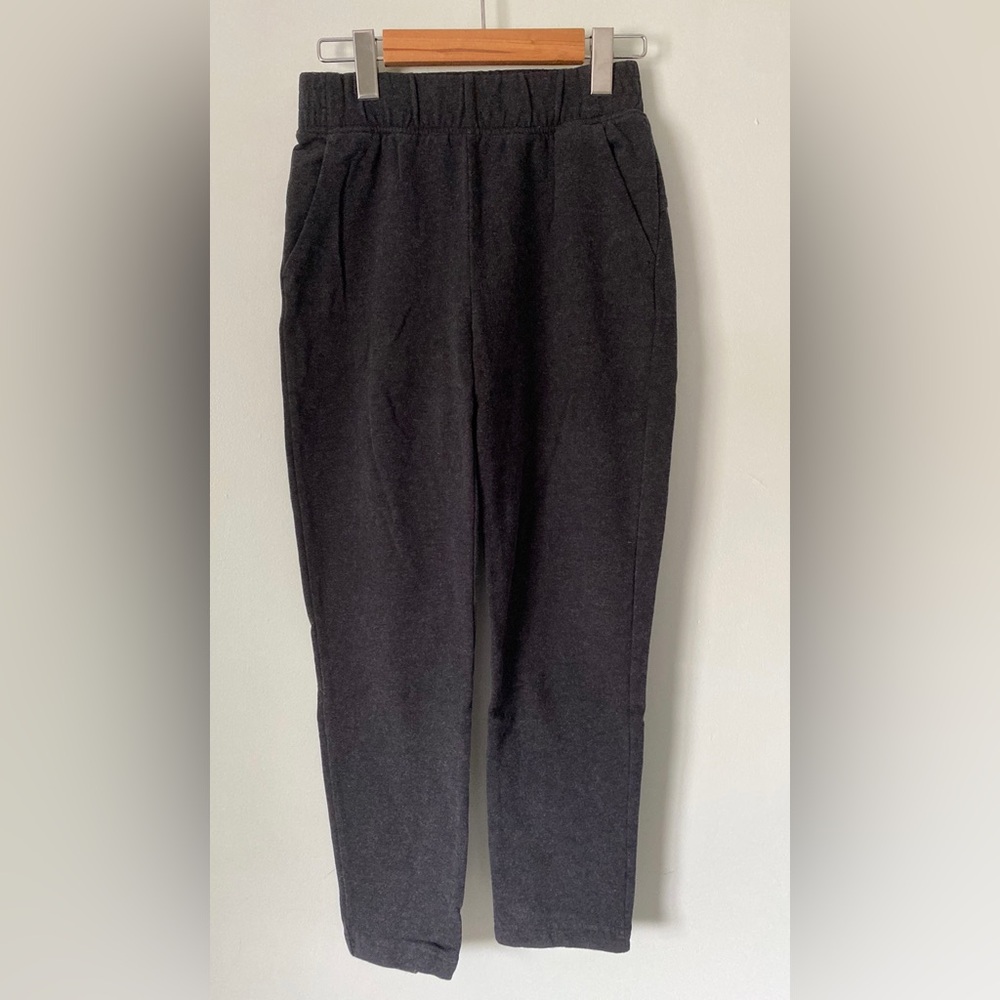 Babaton Aritzia Joggers Sweatpants Elastic Wasitband Size XS Grey Cozy Neutral